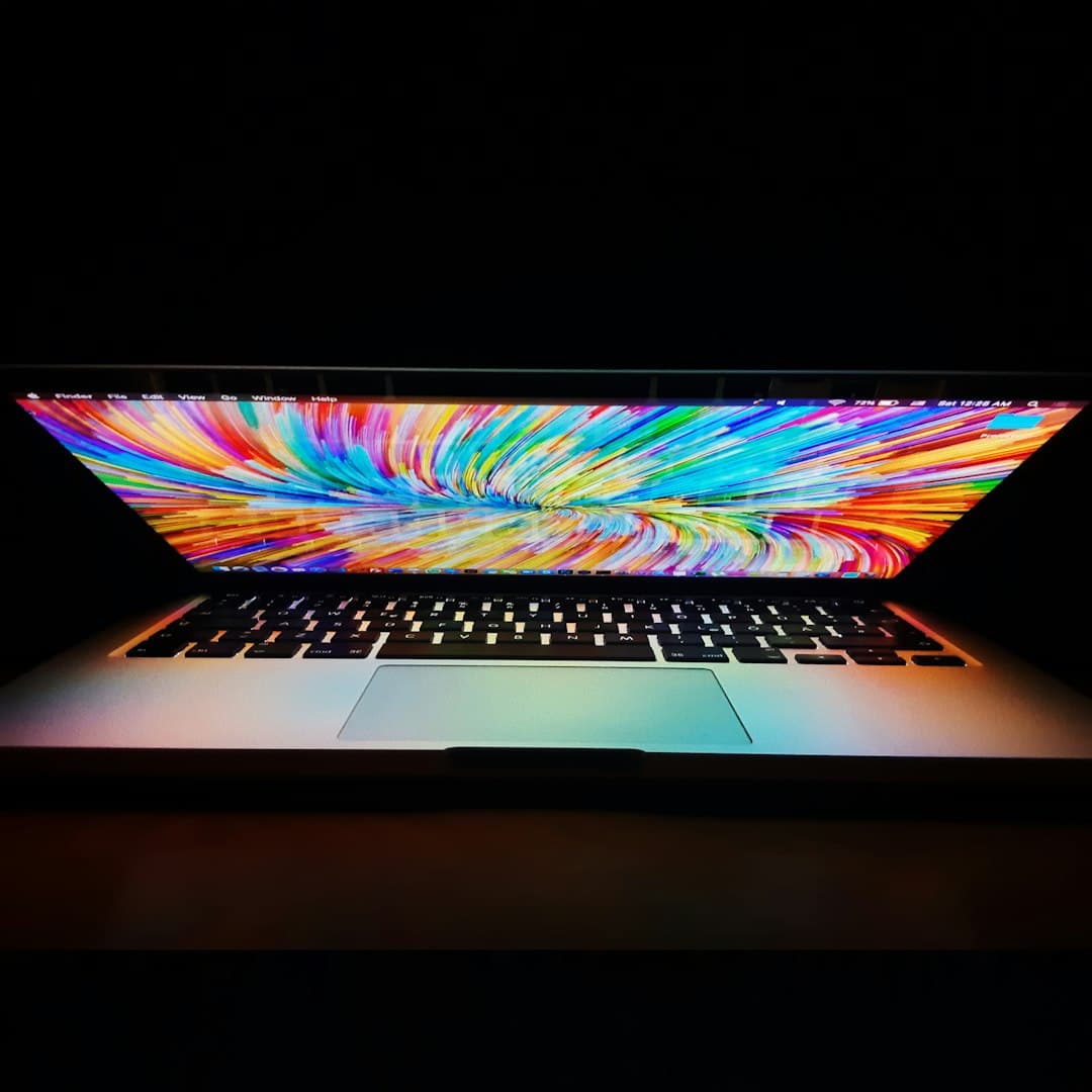 MacBook Pro M3 Gümüş 32GB 1TB